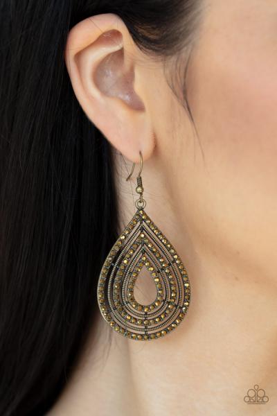 5th Avenue Attraction - Brass Earring