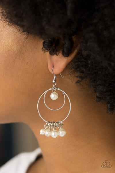 New York Attraction - White Earring 