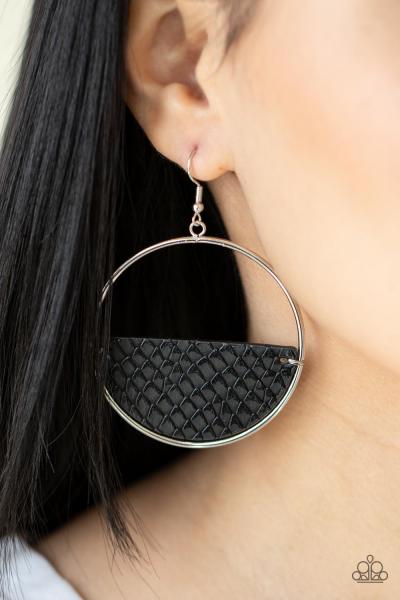 ​Animal Aesthetic - Black Earring 