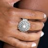Daringly Daisy - White Ring
